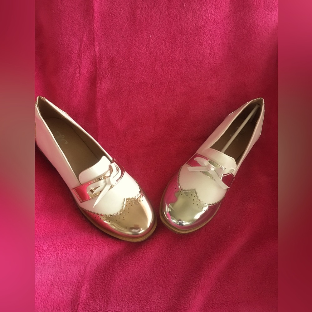 Wingtip women’s two tone loafers 👞🔥🔥